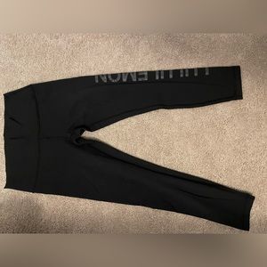 Lulu Wunder Under fit ladies legging. Great condition never dried. Print on leg